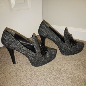 Vera Wang platform pumps